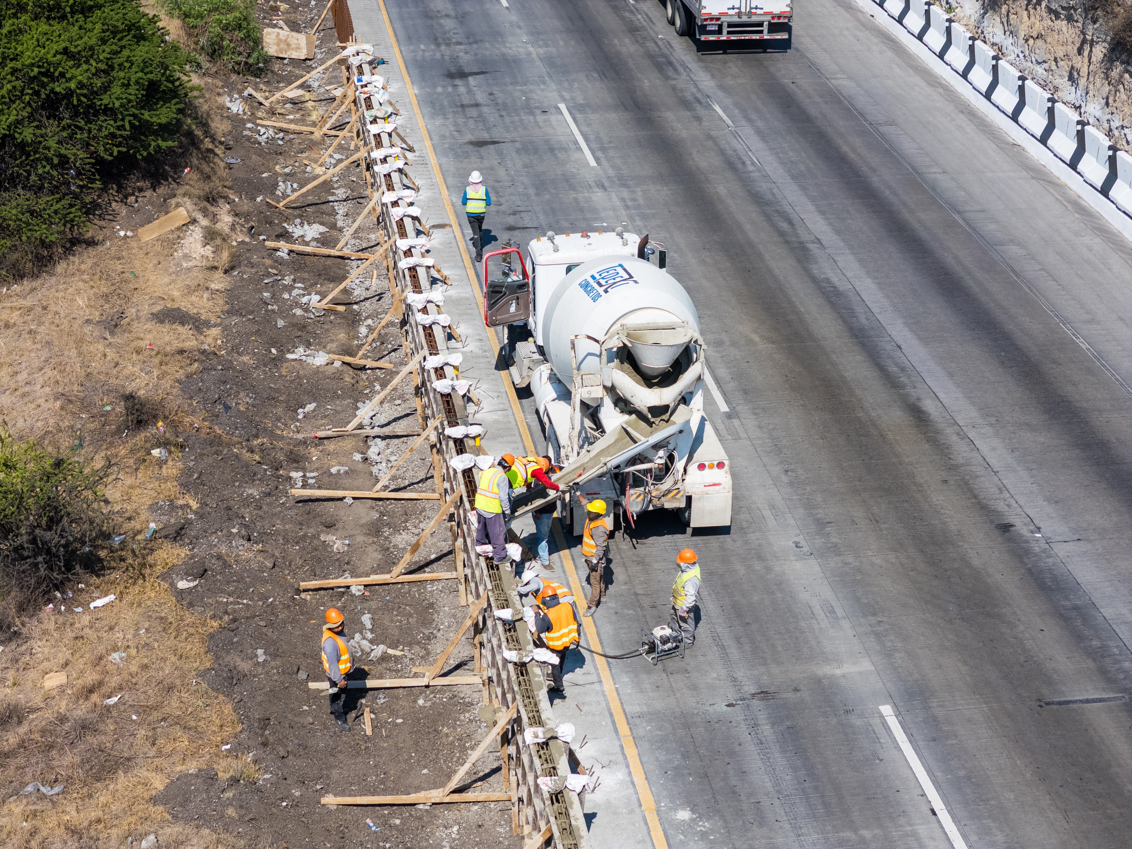 Muro de Contención en Autopista 57, Méx-Qro.